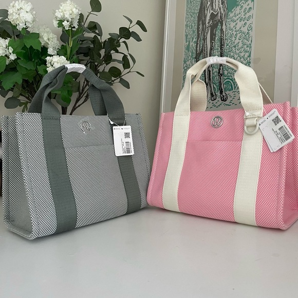 🆕 Lululemon Two-Tone Canvas Tote Mini - Picture 2 of 2